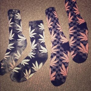 MUST GO!! Huf Socks (2 pairs)